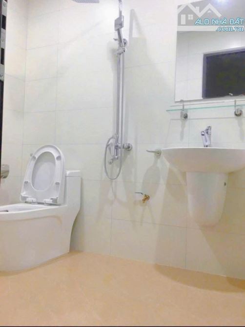 NHÀ ĐẸP 5 TẦNG - KHU VỰC HOT - CỔ LINH- GẦN CẦU VĨNH TUY, DT 32M MT 5M GIÁ 6,25 TỶ - 4