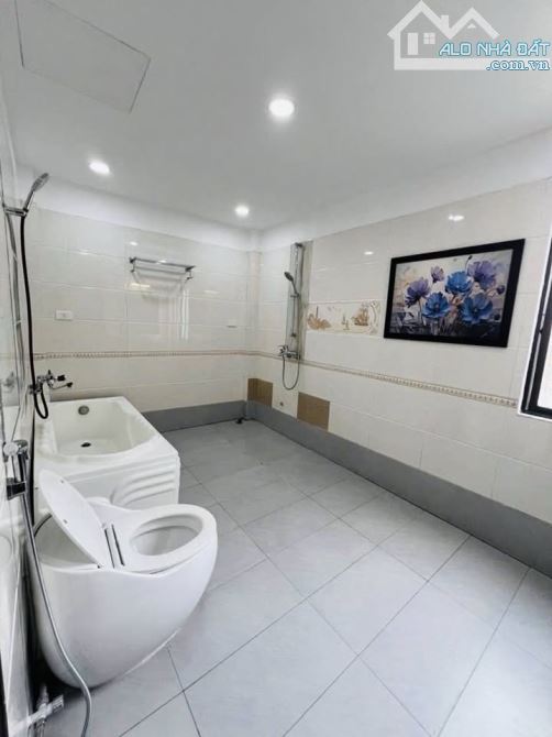 BÁN NHÀ, NHỈNH 10 TỶ - 40M DÂN XÂY PHỐ TRƯỜNG LÂM, LONG BIÊN, GARA, Ô TÔ TRÁNH, KINH - 4