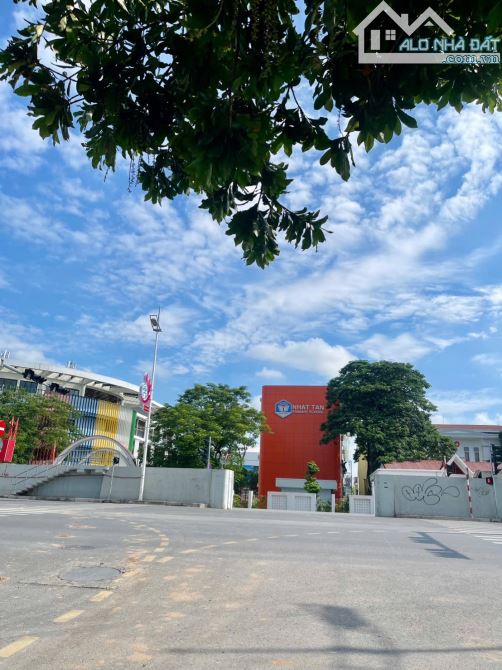 NHỈNH 10 TỶ SỞ HỮU 40m  MẶT NGÕ -GẦN Ô TÔ-DÂN XÂY -FULL NỘI THẤT- NHÀ 2 MẶT NGÕ CÓ THỂ  MỞ - 4