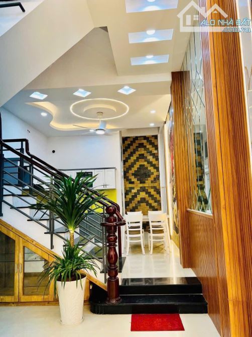 🏡 NHÀ ĐẸP CẦN BÁN - 4x14M - 1 TRỆT 3 LẦU - 6PN - CÓ CHỖ ĐỂ Ô TÔ 🏡 📍 Diện tích: 4x14m - 4