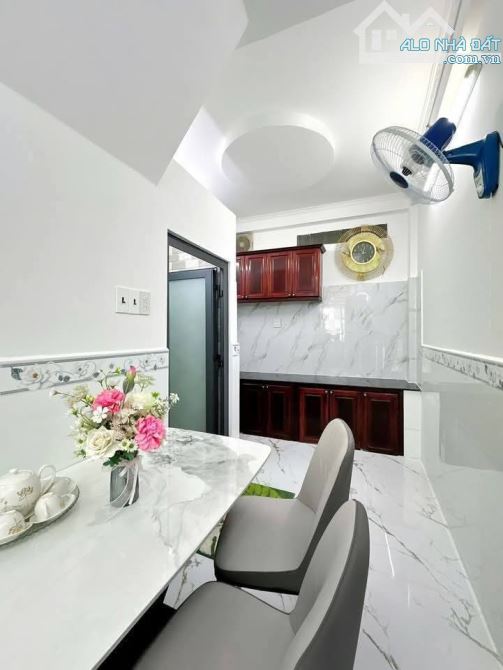NHÀ 1 TRỆT 2 LẦU HẺM 182 TRẦN HƯNG ĐẠO - 4