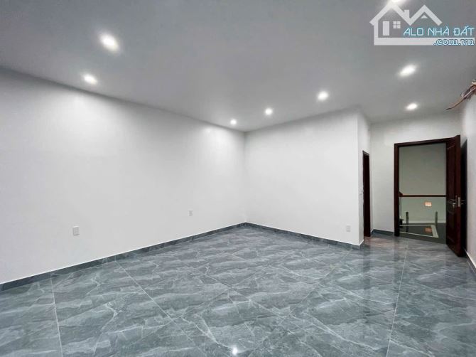 Nhà Phố Văn Cao Bên Chẵn 5 Tầng Đường Phân Lô 12m - 4
