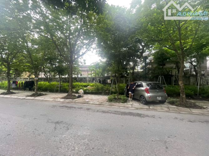 Bán đất dịch vụ Cổng đồng La Khê, view thoáng vĩnh viên, 50m2, mt 4,17m giá bán 13,5 tỷ - 4