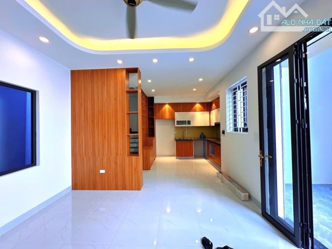 Bán nhà phố Hoàng Cầu, Đống Đa 48m, 5 tầng, mt 4.8m. Giá: 16.9 tỷ - 4