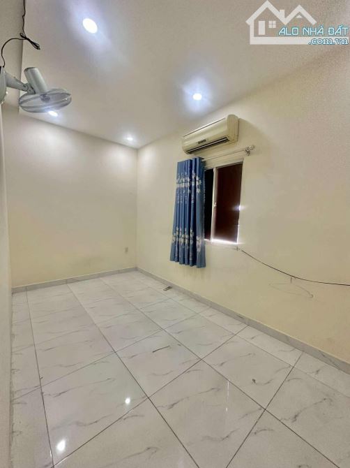 Chung cư Quận 10, 3 phòng ngủ, sổ hồng riêng, chỉ 2.8 tỷ - 4