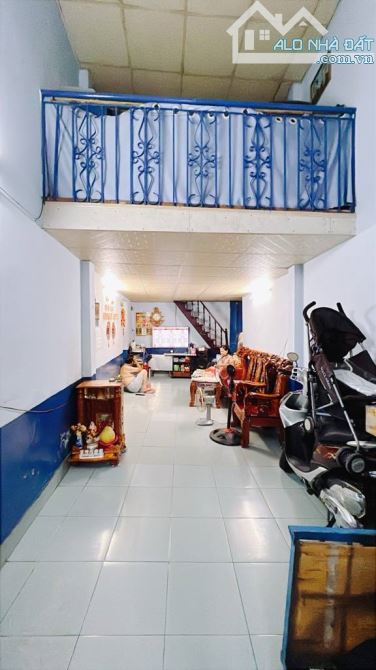 Nhà cũ, 54m2, 2 tầng – 4,05 tỉ. - 4