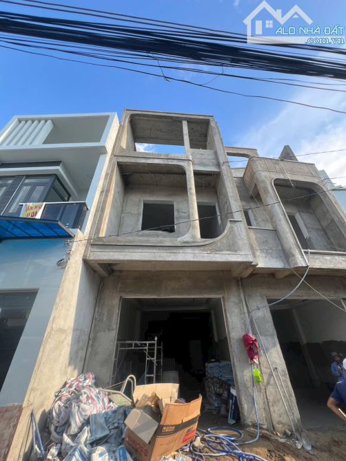 BÁN NHÀ 1 TRỆT 2 LẦU,TRUNG TÂM TP.BIÊN HOÀ (P.THỐNG NHẤT CỦ).DT: 4,2x15=66M2.GIÁ: 4TỶ9 - 4