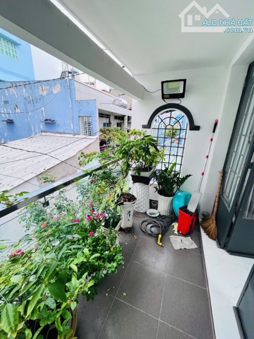 Nhà Hẻm Quận 6 giá Tốt ngay trung tâm. Dt: 3.1mX13.3m . Chỉ 4.45 tỷ - 4