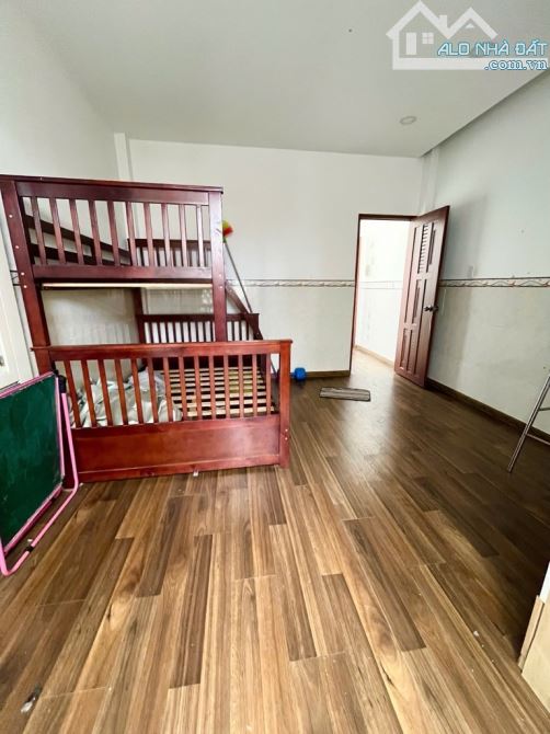 HƯƠNG LỘ 2 BÌNH TÂN HẺM XỊN 7M THÔNG XE HƠI ĐỖ CỬA - NHÀ 2 TẦNG - 68M2 - 3 PHÒNG NGỦ - 4