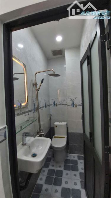 Nhà đẹp 3 lầu đường Lương Văn Can P15 Q8 - 4