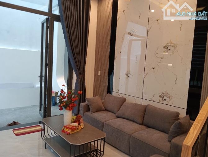 SIÊU PHẨM HÀNG HOT GIÁ CỰC ỔN- NHÀ 3 TẦNG MỚI FULL NỘI THẤT OTO ĐỔ CỬA KIỆT TÔ HIỆU - 4
