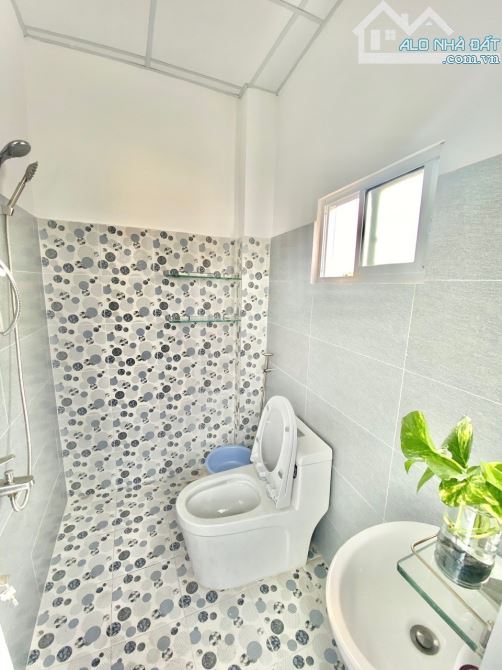 CHDV 6 tầng lầu 716m², sau mặt tiền, dòng tiền 115tr/1thg - 4