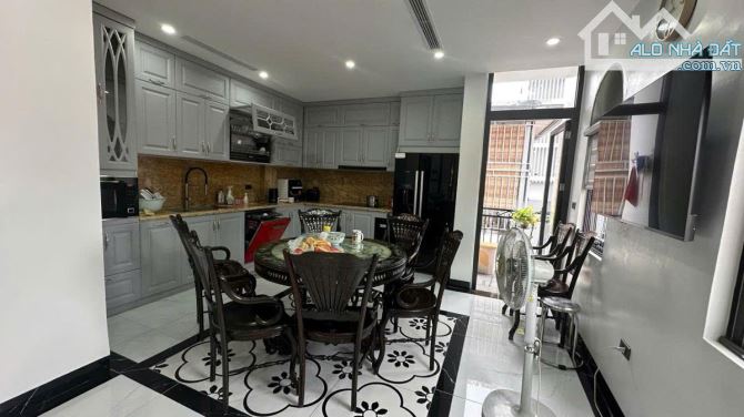 Bán nhà Cầu Giấy, khu phân lô, Ô Tô vào nhà, DT 76 m2,, MT 4.5m, giá 17.5tỷ, nhà 4 tầng - 4