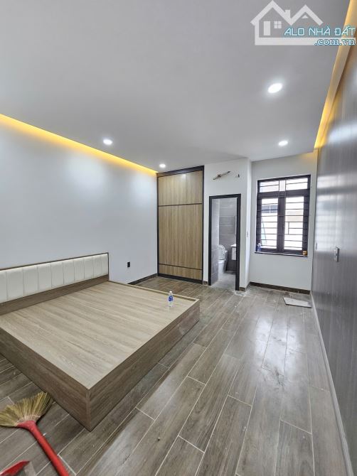 Bán nhà 1 trệt 2 lầu full nội thất KDC p.Tân Bình Tp.Dĩ An chỉ 4ty850 TL M7744 - 4