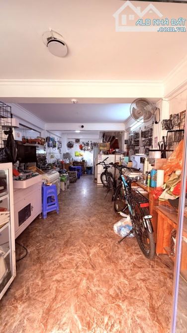 Trần  cung  nhà đẹp dân xây mặt ngõ kinh doanh ô tô đỗ cửa - 4
