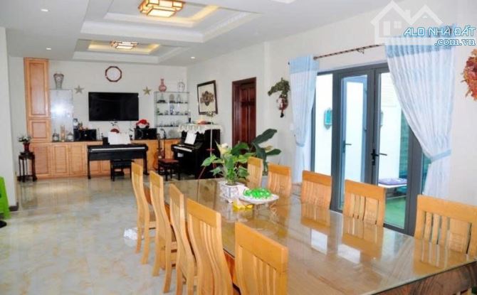 CẦN BÁN NHÀ VILA NỘI THẤT HIỆN ĐẠI VÀ THOÁNG MÁT KHU BỜ HỒ, BÀU TRAM 2, HỘI AN - 4
