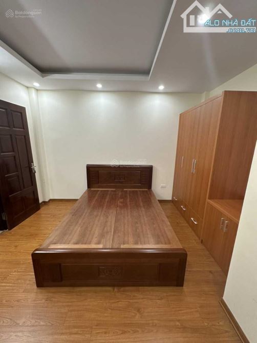 Bán nhà phố Nguyễn Chí Thanh phân lô ô tô tránh dt 45 m2 x 5 t  ô tô vào nhà giá 20 tỷ - 4