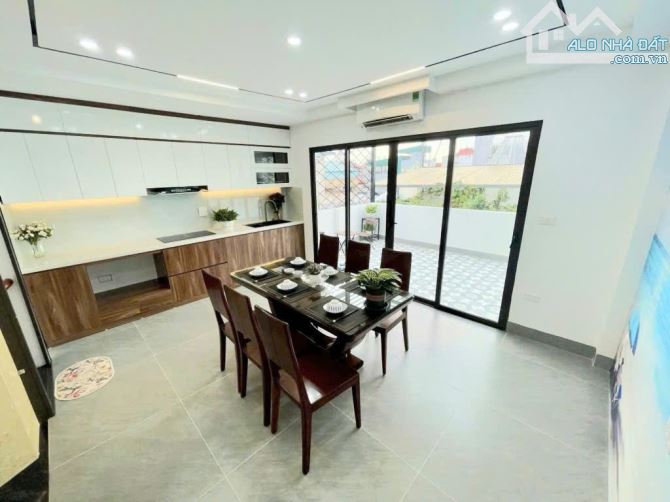 BÁN NHÀ NGUYỄN VĂN CỪ, GARA Ô TÔ, THANG MÁY LONG LANH, TẶNG NỘI THẤT CHẤT, GẦN PHỐ, GIÁ TỐ - 4