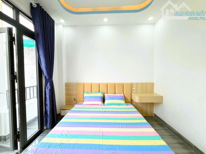 SIÊU PHẨM 4 TẦNG 4PN, 50m2 (4x12,5) - HẺM XE HƠI ĐẬU SÁT NHÀ - HOÀN CÔNG ĐỦ - GIÁP QUẬN 1. - 4