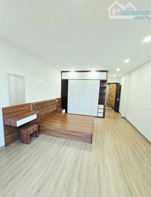 Nhà CỔ LINH-THẠCH BÀN-AEON. LONG BIÊN-THANG MÁY-ôtô tránh đỗ-Kinh doanh-mới kính koong. - 4