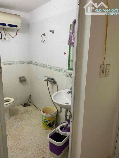Cho thuê nhà ngõ 93 Ngọc Trục, phường Đại Mỗ, quận Nam Từ Liêm. DT 41m x 3 tầng, giá 7tr - 4