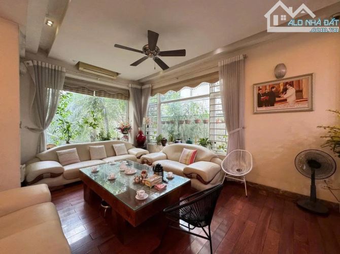 BÁN BIỆT THỰ ĐẲNG CẤP TẠI KĐT LINH ĐÀM – DT 275M² X 4 TẦNG – MẶT TIỀN 12.5M CHÀO: 64 TỶ - 4