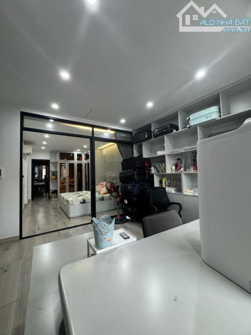 HIẾM - PHÂN LÔ - Ô TÔ ĐỖ CỬA - NHÀ DÂN XÂY - KINH DOANH - NỘI THẤT ĐẲNG CẤP XỊN SÒ - 4