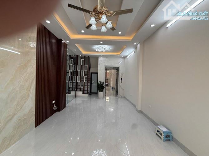 Bán nhà Nguyễn Chính - Hoàng Mai -38m2 5T  THANG MÁY - KINH DOANH- OTO TRÁNH giá 10 Tỷ 9 - 5