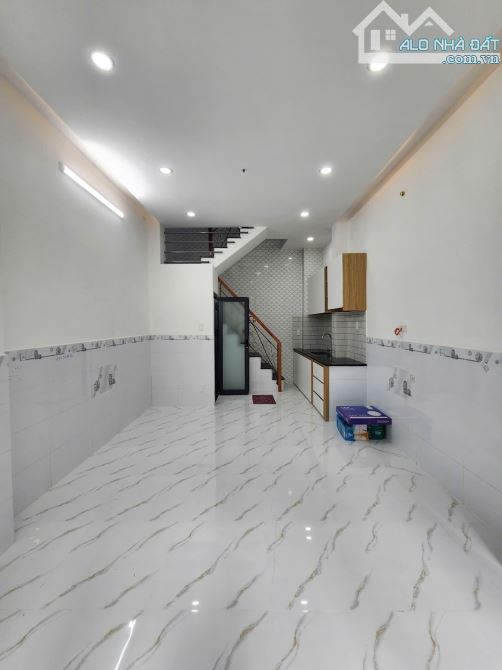 NHÀ MỚI XÂY VỊ TRÍ VÀNG - 3.7X8M - 3 TẦNG - CHỈ 4.35 TỶ - 5