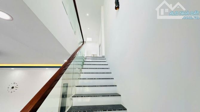 Nhà 2 Tầng kiên cố kề bên TT Diên Khánh- cách Nha Trang 13phut - 5