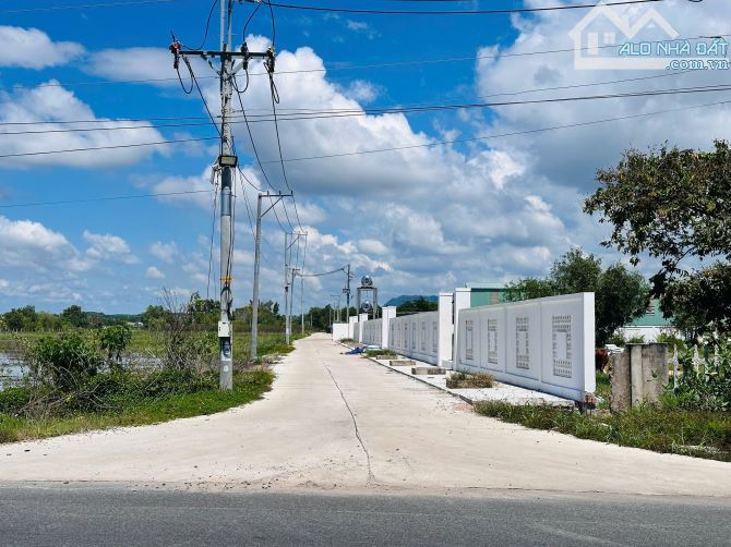 Bán 3ha đất mẫu Gần Biển Lagi 5 phút - Sổ Hồng Riêng - Gía chỉ: 1,3tr/m2 - 5
