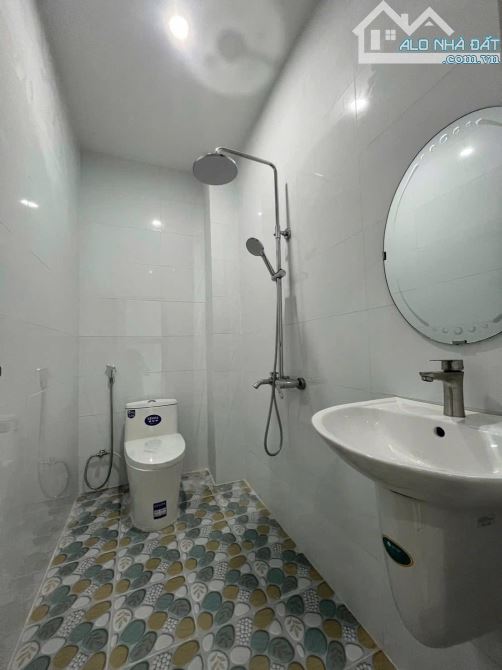 CHỦ GỬI BÁN CĂN NHÀ 1 TRỆT 1 LẦU PHƯỜNG BIÊN HOÀ ( tân vạn củ). DT: 62M2. GIÁ: 2TỶ5 - 5