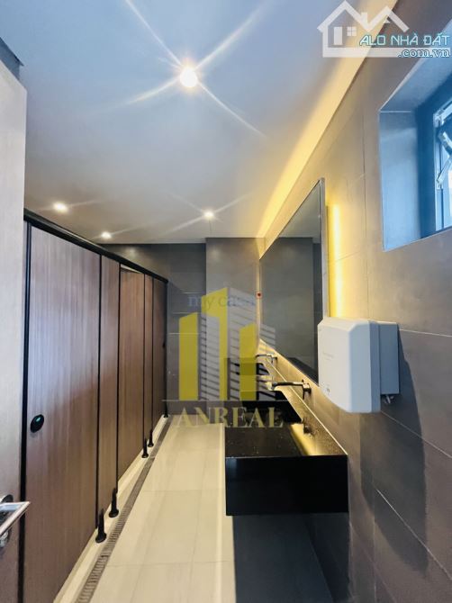 Cho thuê văn phòng Quốc Hương sàn 360m2 trống suốt - có thang máy - 5