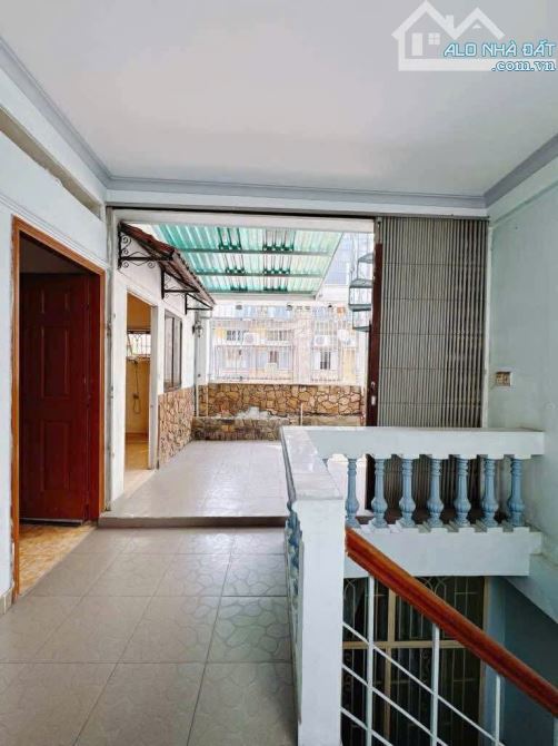 🏰 BÁN BIỆT THỰ PHÁP CỔ QUẬN 4 – XE HƠI NGỦ TRONG NHÀ – CHỈ CÁCH HOÀNG DIỆU 10M - 5