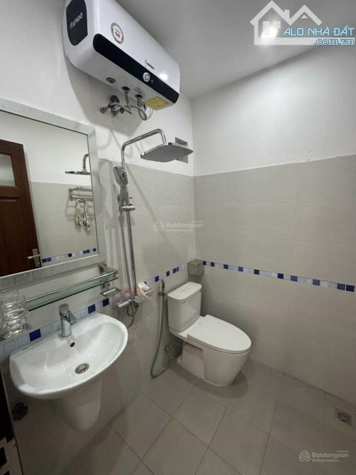 Bán nhà phố Nguyễn Chí Thanh phân lô ô tô tránh dt 45 m2 x 5 t  ô tô vào nhà giá 20 tỷ - 5