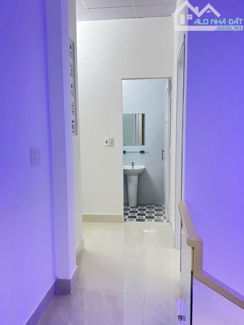 Nhà 2 tầng 2 mặt thoáng kiệt ô tô Nguyễn Lộ Trạch - 5