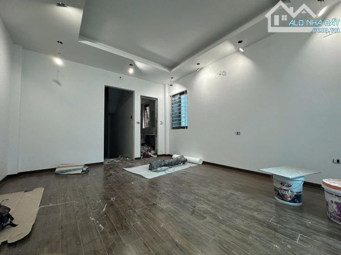 CẦN BÁN NHÀ NGÕ 355 XUÂN ĐỈNH - DT 37M2- 6 TẦNG - MT 4,3M - GIÁ 10,8 TỶ - 5