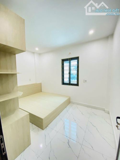 Bán nhà ba tầng, diện tích 40 m², hướng đông nam. Giá 2.1 tyt - 6