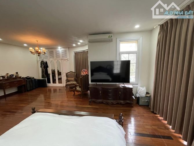 Biệt thự đơn lập KĐT Dịch Vọng - trục chính 5 làn ô tô - view công viên - 330m2 - 95 tỷ - 6