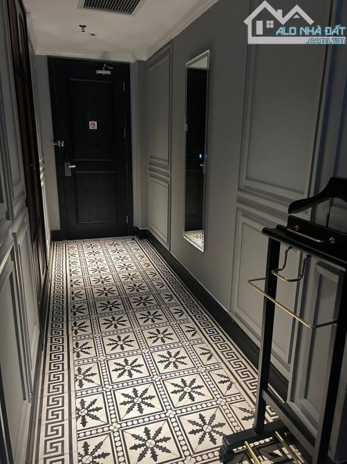 Bán khách sạn 4 sao Cửa Bắc DT 175m2 x 16T, MT 7.5m, 165 Tỷ - Dòng tiền 33 tỷ/năm - 6