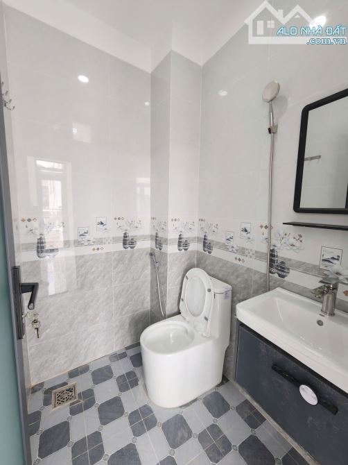 NHÀ MỚI XÂY VỊ TRÍ VÀNG - 3.7X8M - 3 TẦNG - CHỈ 4.35 TỶ - 6