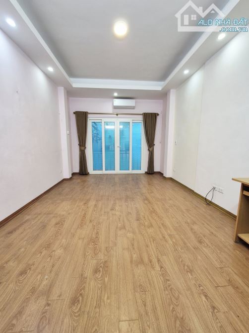 CẦU GIẤY – 30/32M² – 5 TẦNG – MT 3.5M – 7.9 TỶ - 6