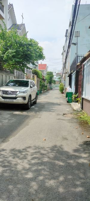 Đất ngay ngã tư ga, Thạnh Lộc 26, sát tl16, DT: 5x17, nở 6m. Giá: 4 tỷ 580 trieu - 6
