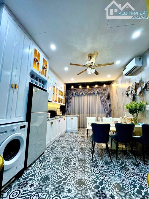 Trung tấm Đống Đa, 5 tầng thang máy, thiết kế đẹp, full nội thất, ngõ thông các ngả. - 6