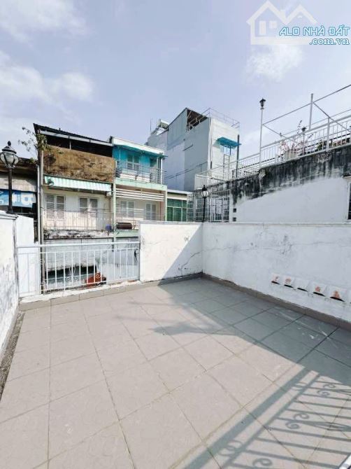 🏰 BÁN BIỆT THỰ PHÁP CỔ QUẬN 4 – XE HƠI NGỦ TRONG NHÀ – CHỈ CÁCH HOÀNG DIỆU 10M - 6