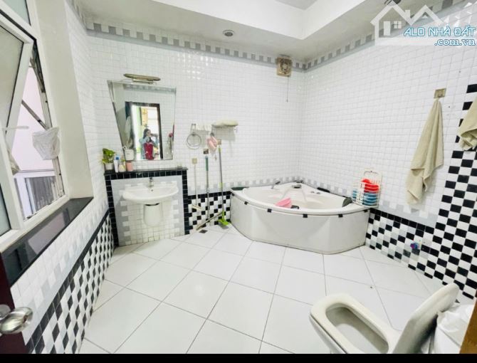 MẶT PHỐ THÔNG PHONG- LÔ GÓC 3 THOÁNG - KINH DOANH - MẶT TIỀN RỘNG - VỊ TRÍ ĐẮC ĐỊA- SỔ NỞ - 6
