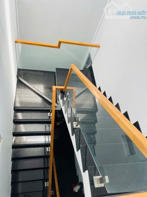 BÁN NHÀ 3 TẦNG MẶT TIỀN CAO SƠN 8 - 6