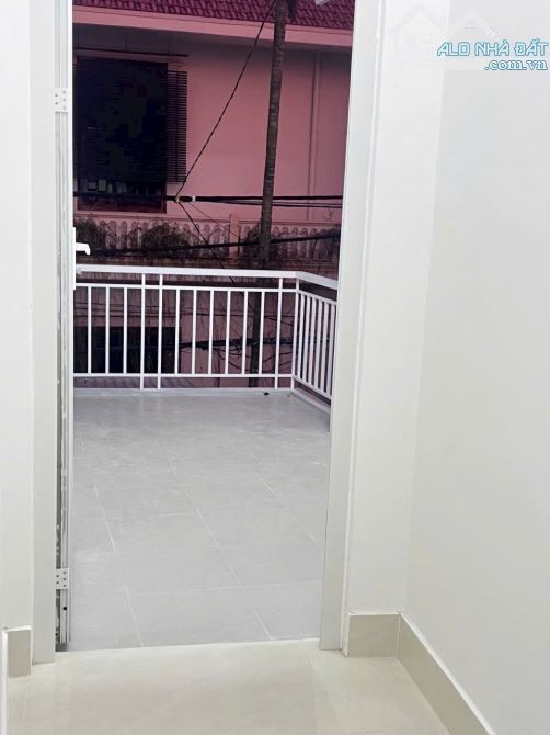 Nhà 2 tầng 2 mặt thoáng kiệt ô tô Nguyễn Lộ Trạch - 6