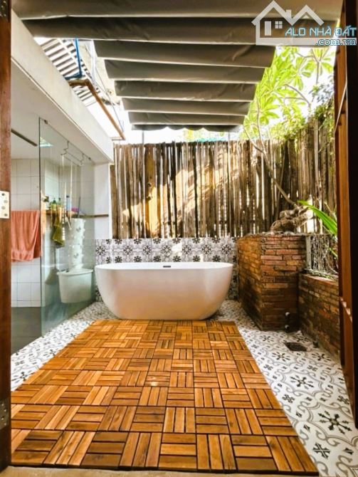 CHỈ 6 TỶ CÓ RESORT ĐỘC BẢN, 3TẦNG 3PN 81m2(9x9), THIẾT KẾ THOÁNG SÁNG GẦN GŨI THIÊN NHIÊN. - 6