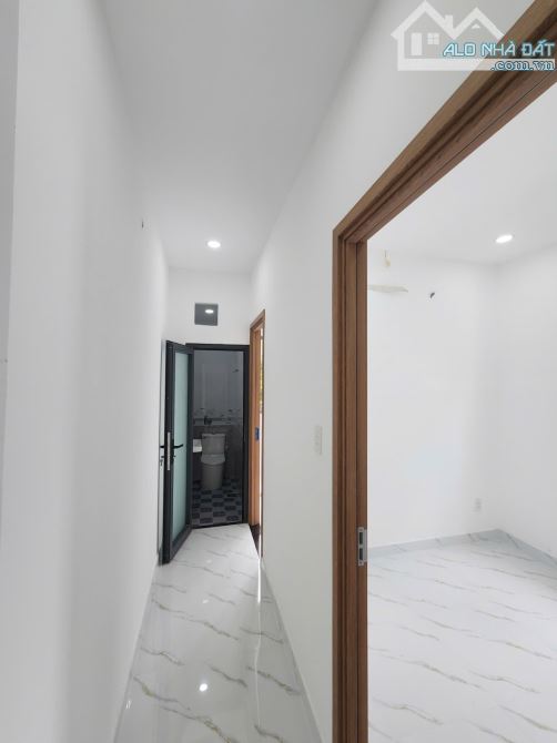 NHÀ MỚI XÂY VỊ TRÍ VÀNG - 3.7X8M - 3 TẦNG - CHỈ 4.35 TỶ - 7